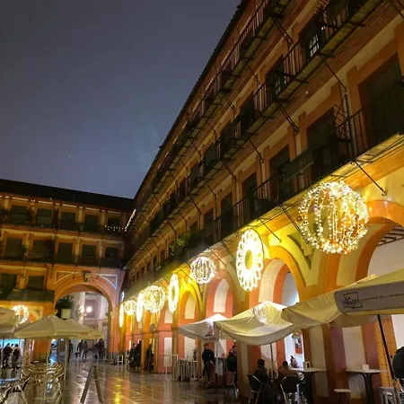 Casa En Plaza De La Corredera Con Balcon *